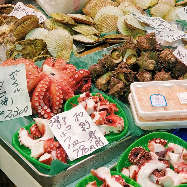 Sushi breakfast at Tokyo's biggest fish market